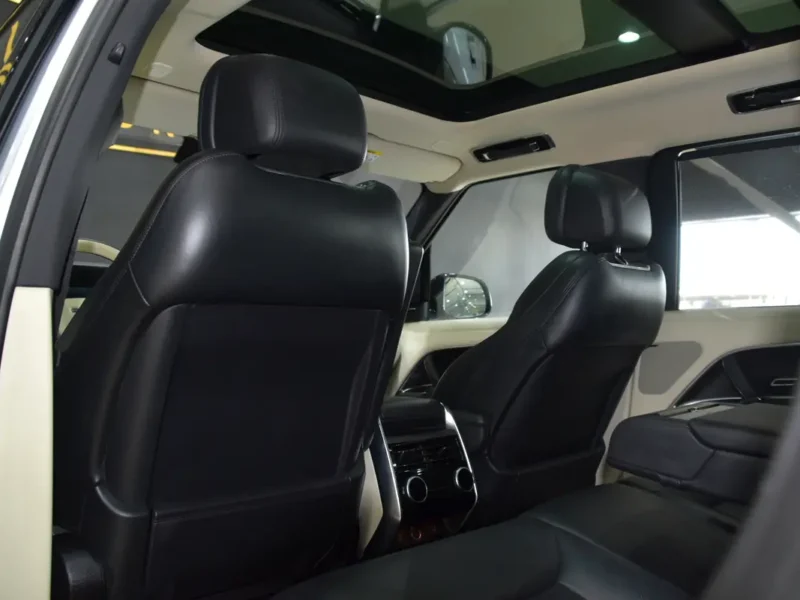 2023 Land Rover Range Rover Vogue HSE P530 4.4L V8 Twin-Turbo Petrol Silver Black SUV