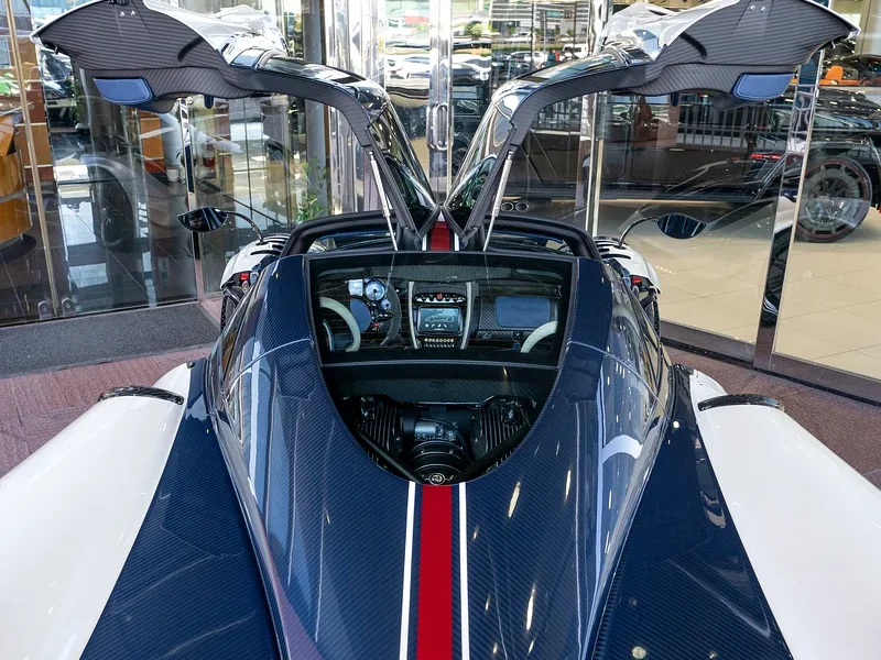 2018 Pagani Huayra BC 19 6.0 Liters V12 Petrol Engine White Blue Sports Car