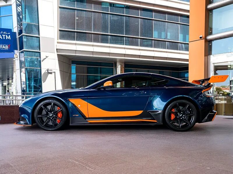 2016 Aston Martin V12 Vantage 5.9-liter V12 Petrol Engine Blue Sports Car GCC Specs