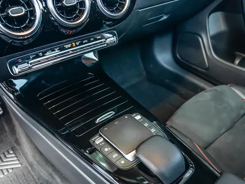 2022 Mercedes-Benz CLA200 1.3L Inline-4 Turbocharged Petrol Engine Black Sedan
