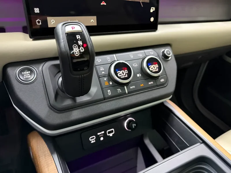 2022 Land Rover Defender 110 HSE (P400) 6 Cylinders Petrol Engine White Beige SUV