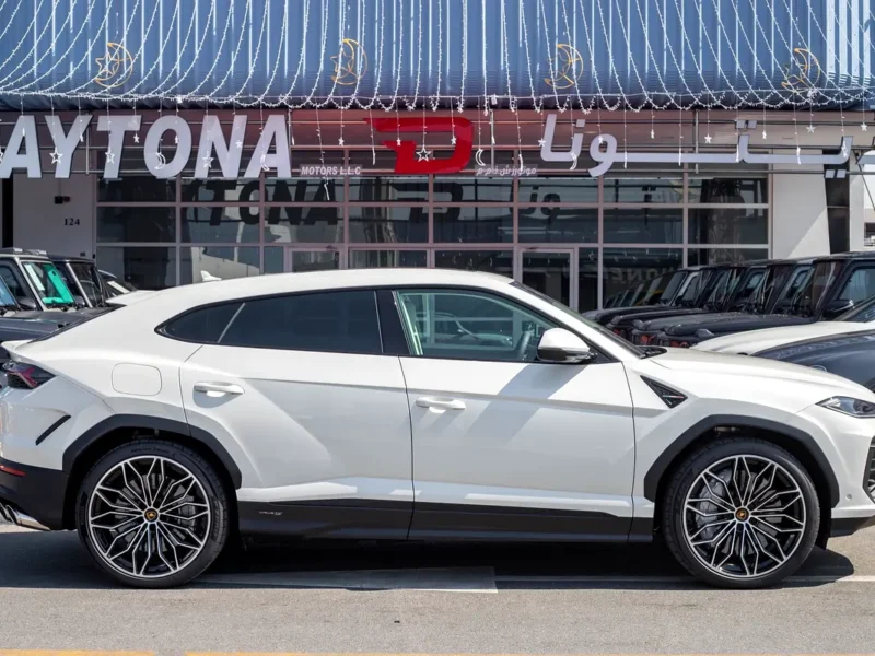 2025 Lamborghini Urus SE V8 4.0 Litres Twin-Turbo Hybrid Engine White SUV