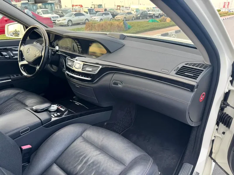 2012 Mercedes-Benz S-Class S 550 4.6 Litres 8 Cylinders Engine White Black Sedan