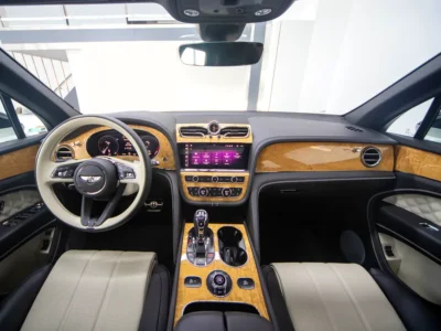 2021 Bentley Bentayga Signature V8 Petrol Engine White SUV Japanese Specs