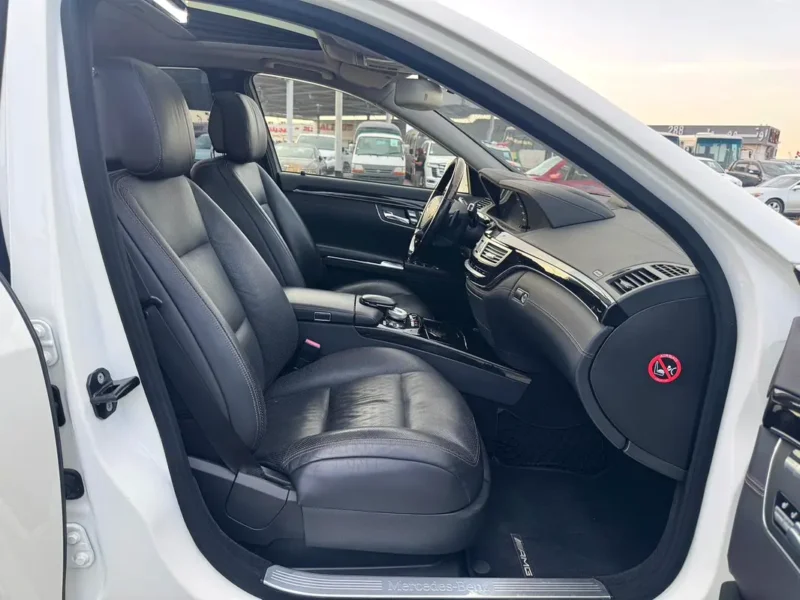 2012 Mercedes-Benz S-Class S 550 4.6 Litres 8 Cylinders Engine White Black Sedan