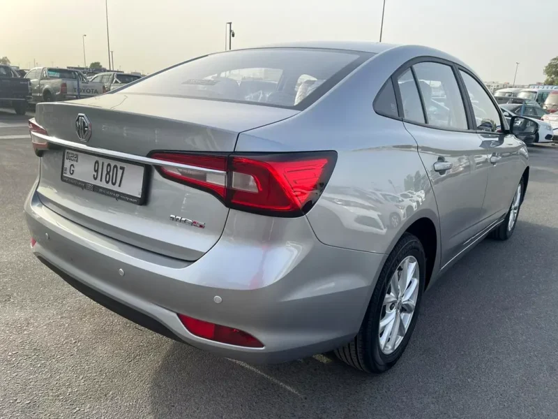 2024 MG MG5 Standard 4 Cylinders Petrol Engine Silver Grey Sedan GCC Specs