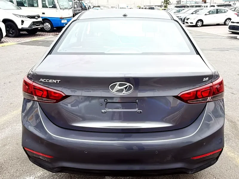 2019 Hyundai Accent GL 4 Cylinders Petrol Engine Grey White Sedan GCC Specs