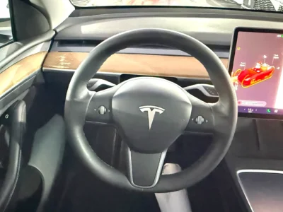 2022 Tesla Model Y Standard Electric Vehicle Black SUV 350 - 450 KM Range