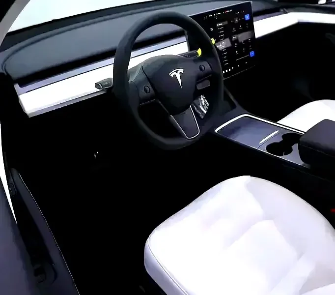 2024 Tesla Model Y Standard Electric Vehicle Blue White SUV 450 - 550 KM Range
