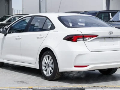 2025 Toyota Corolla 1.8 Litres 4-Cylinder Hybrid Engine White Black Sedan