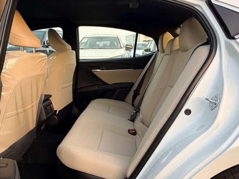 2025 Toyota Camry HEV LV Hybrid 2.5L 4 Cylinders Engine White Tan Sedan GCC