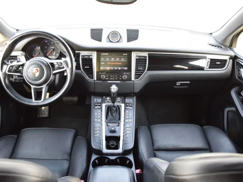2018 Porsche Macan GTS 3.0 Litres 6-cylinder Twin Turbo Engine White Black SUV