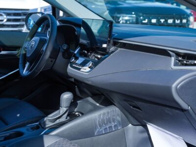 2025 Toyota Corolla 1.8 Litres 4-Cylinder Hybrid Engine White Black Sedan