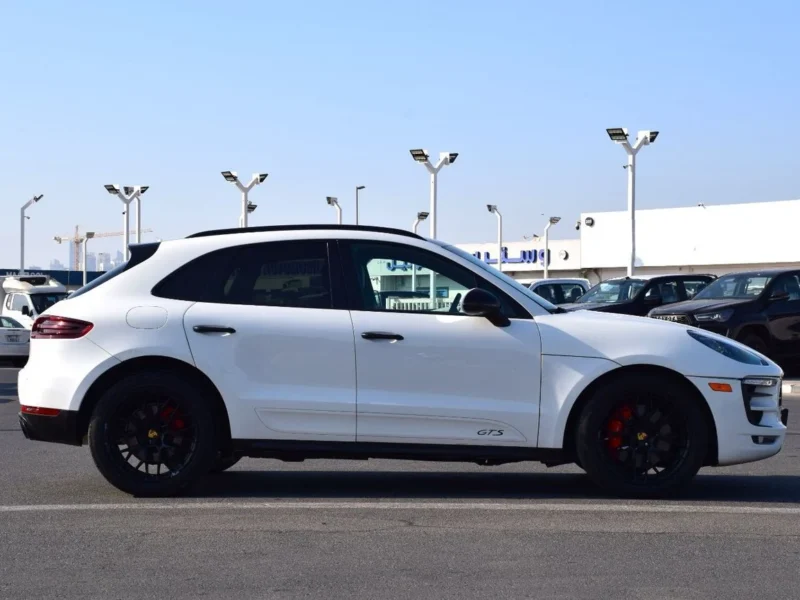 2018 Porsche Macan GTS 3.0 Litres 6-cylinder Twin Turbo Engine White Black SUV