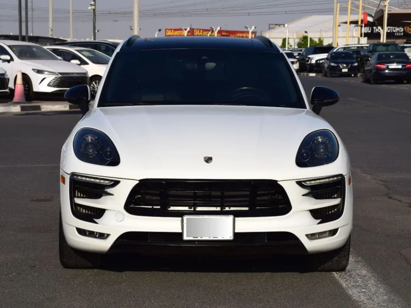 2018 Porsche Macan GTS 3.0 Litres 6-cylinder Twin Turbo Engine White Black SUV
