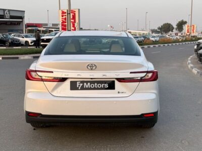 2025 Toyota Camry HEV LV Hybrid 2.5L 4 Cylinders Engine White Tan Sedan GCC