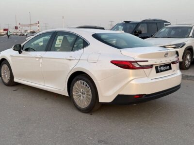 2025 Toyota Camry HEV LV Hybrid 2.5L 4 Cylinders Engine White Tan Sedan GCC