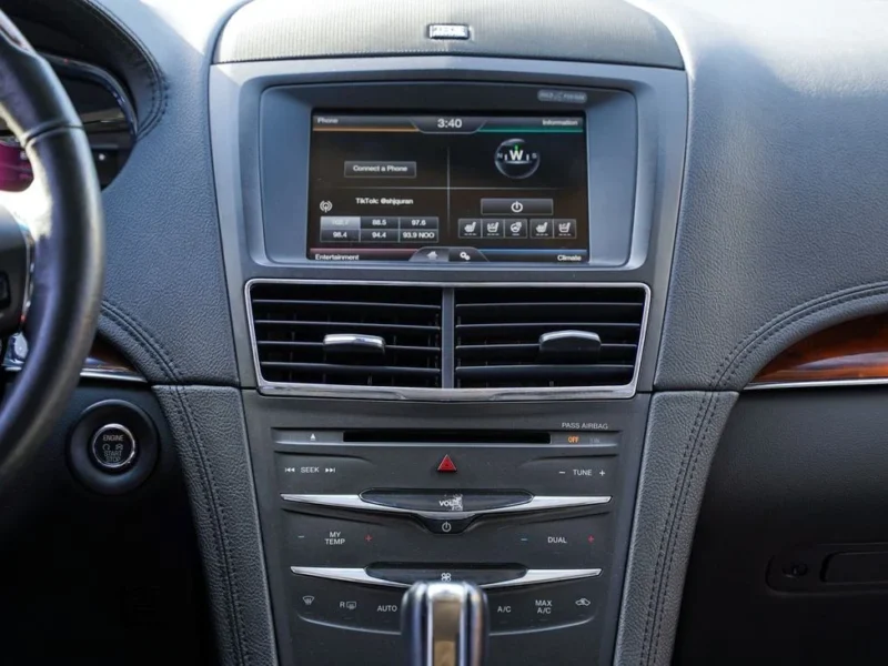 2015 Lincoln MKT 3.5-liter twin-turbocharged EcoBoost V6 Petrol Engine White Black SUV