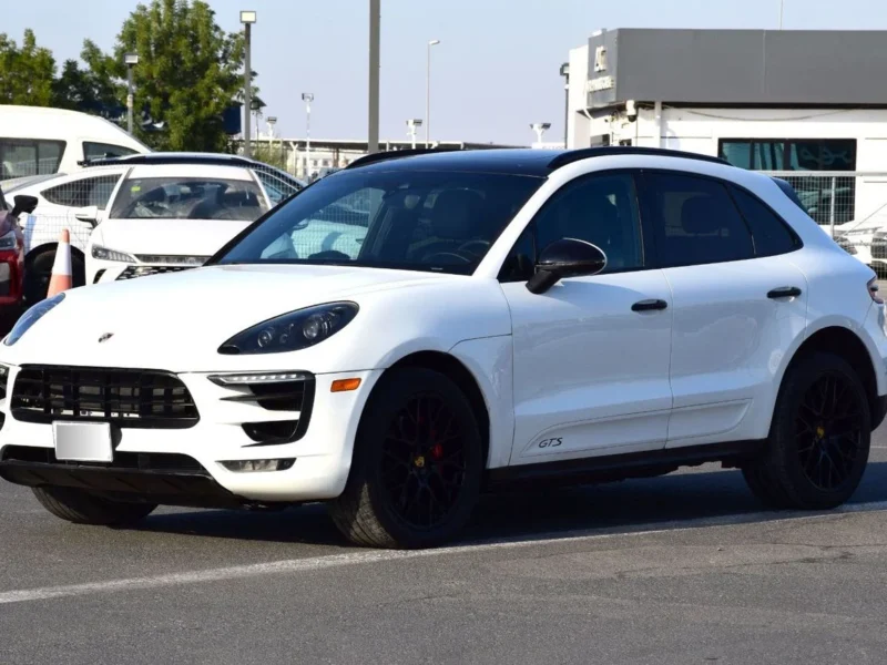 2018 Porsche Macan GTS 3.0 Litres 6-cylinder Twin Turbo Engine White Black SUV