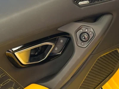 2023 Lamborghini Huracan Evo Spyder 5.2L Naturally Aspirated V10 Yellow Black Coupe