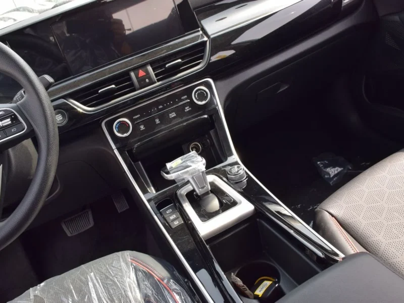 2025 Kia Seltos 1.5 Litres 4 Cylinders Petrol Engine White Black SUV Chinese Specs