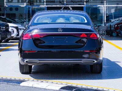 2026 Mercedes-Benz E-Class E200 2.0-liter 4-cylinder turbocharged Engine Black Beige Sedan