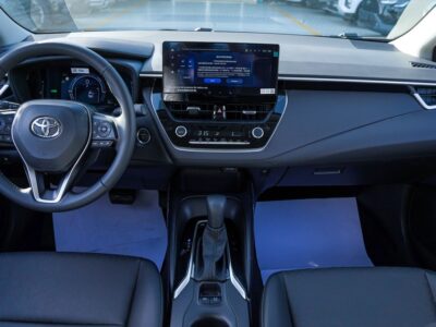 2025 Toyota Corolla 1.8 Litres 4-Cylinder Hybrid Engine White Black Sedan