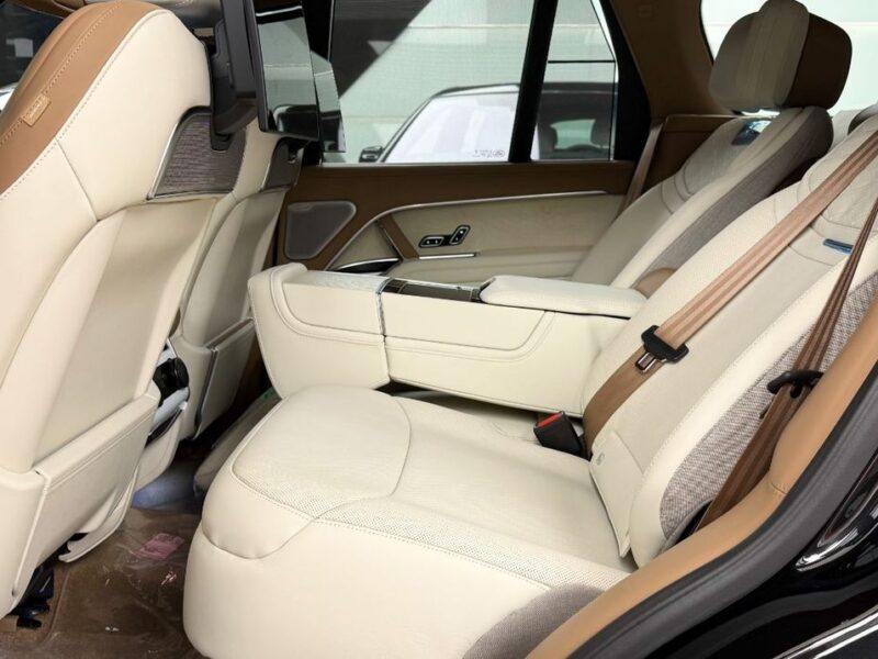 2026 Land Rover Range Rover Sport SV 4.4L V8 Twin-Turbo Engine Black White SUV