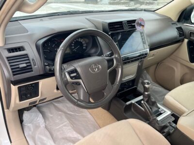 2021 TOYOTA PRADO 2.7 Litres 4 Cylinders Petrol Engine White Beige SUV GCC Specs