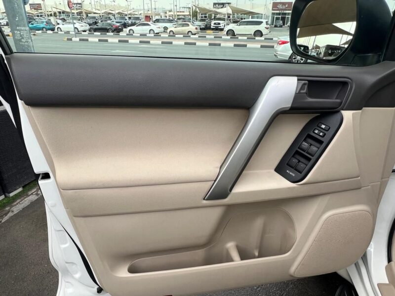 2021 TOYOTA PRADO 2.7 Litres 4 Cylinders Petrol Engine White Beige SUV GCC Specs