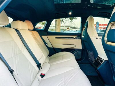 2024 Zeekr 001 Electric Vehicle Flagship AWD Black Beige Sedan 580 Km Range GCC