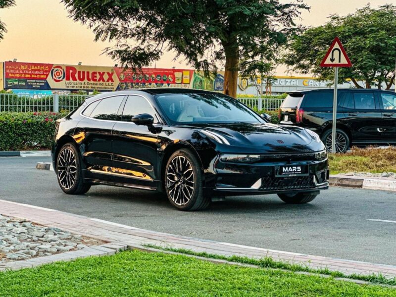 2024 Zeekr 001 Electric Vehicle Flagship AWD Black Beige Sedan 580 Km Range GCC