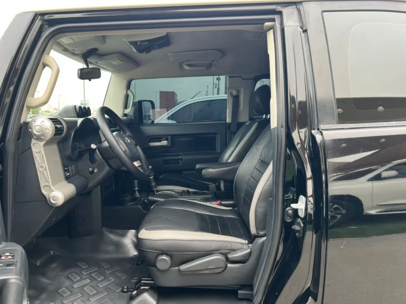 2017 Toyota FJ Cruiser 4.0 Litres V6 Petrol Engine Black SUV Full Options GCC Specs