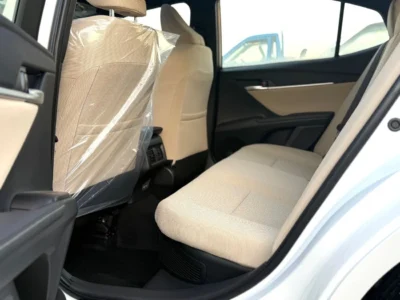 2025 TOYOTA CAMRY XLE 2.5L HYBRID 4 Cylinders Engine White Beige Sedan GCC