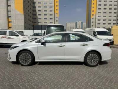 2025 Toyota Corolla GLI 2.0 Litres 4-Cylinder Petrol Engine White Grey Sedan GCC Specs