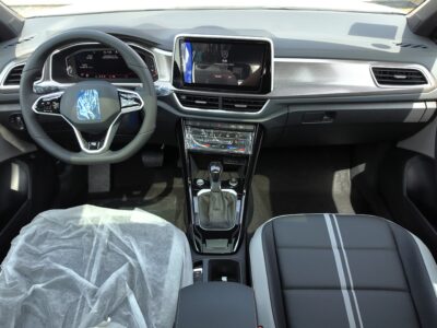2025 Volkswagen Tiguan L 300 TSI 2WD 1.5-liter TSI 4 Cylinders Engine Black White SUV