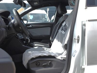2025 Volkswagen Tiguan L 300 TSI 2WD 1.5-liter TSI 4 Cylinders Engine Black White SUV