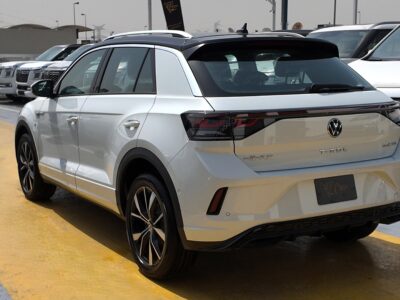 2025 Volkswagen Tiguan L 300 TSI 2WD 1.5-liter TSI 4 Cylinders Engine Black White SUV
