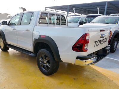 2026 TOYOTA HILUX SR5 4.0L 6 DOHC 24-Valve Dual VVT-i 4WD White Red Pickup Truck