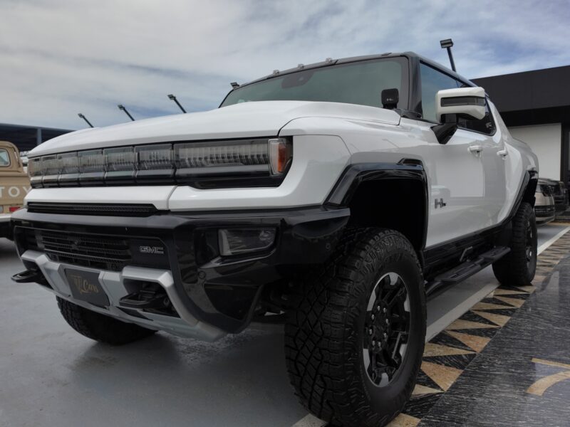 2022 GMC HUMMER H Fully Electric Vehicle (BEV) White Grey Pickup Truck e4WD