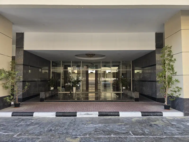 1 BED | 2 ROOMS & 2 BATHS | FULLY UPGRADED | CAR PARK | NEAR CRICKET STADIUM | BUS STOP