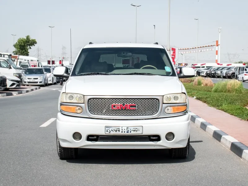 2001 GMC YUKON XL DENALI 8 Cylinders Petrol Engine White Beige SUV Very Clean Car
