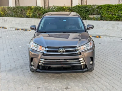 2018 Toyota Highlander 6 Cylinders Petrol Engine Brown Grey SUV GCC Specs