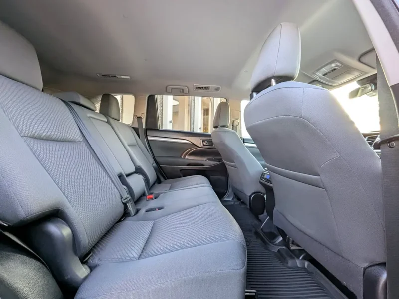 2018 Toyota Highlander 6 Cylinders Petrol Engine Brown Grey SUV GCC Specs