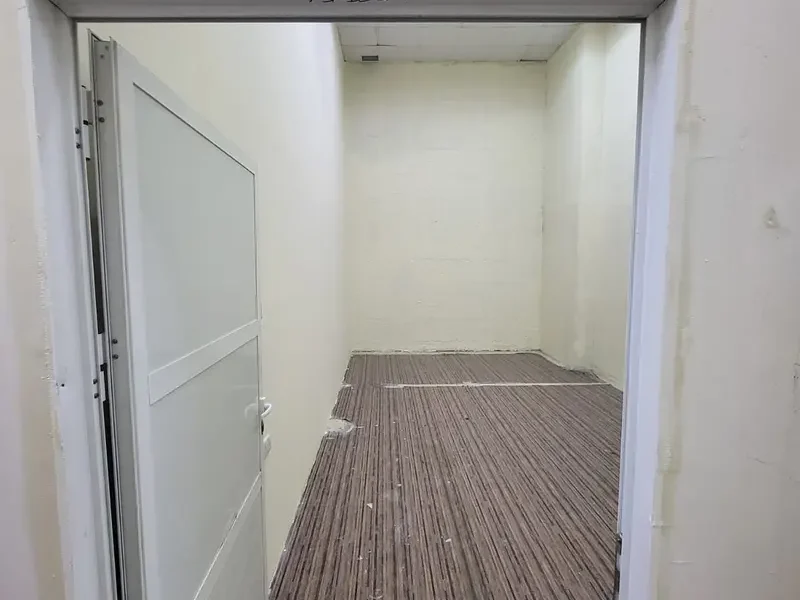 High Ceiling Storage for Rent-350 sqft on Mezzanine Floor 350x47