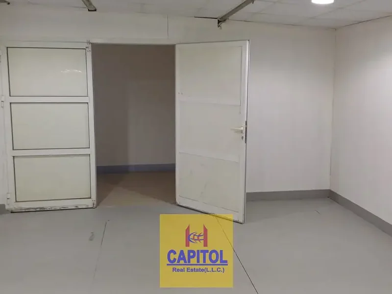 900 sqft Front Side with Big Door Storage Warehouse Available for Rent in Al Quoz (BK)