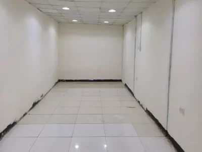 900 sqft Front Side with Big Door Storage Warehouse Available for Rent in Al Quoz (BK)