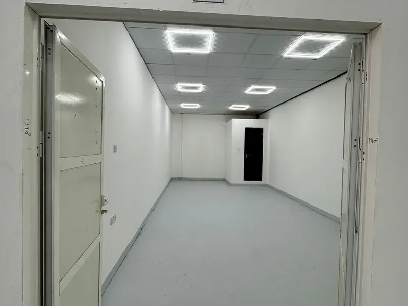 PREMIUM GROUND FLOOR UNIT WITH WASHROOM DESIGNED FOR EASE OF ACCESS AND BUSINESS