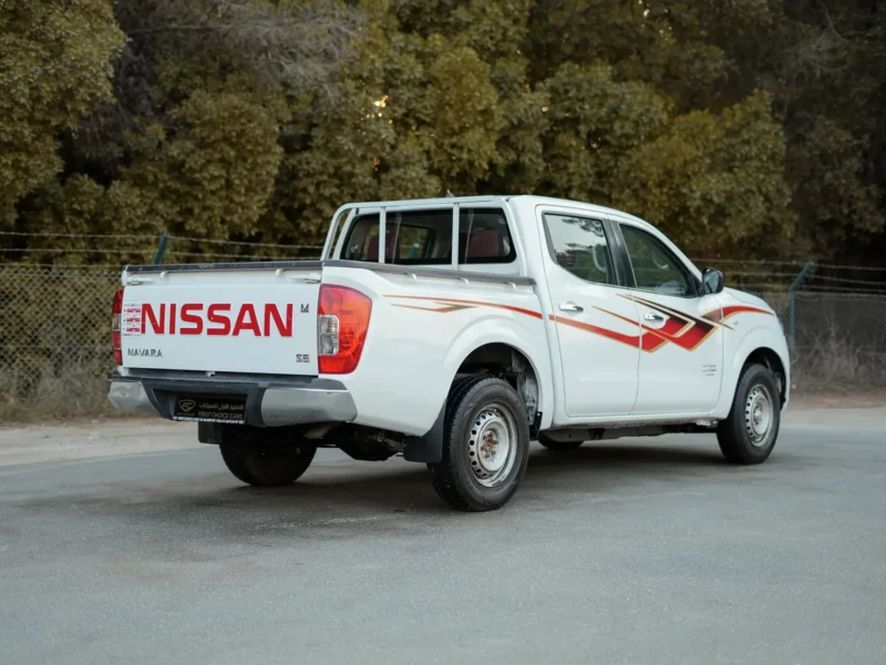2022 Nissan Navara SE 2.5L 4 Cylinders Petrol Engine Automatic White Red Pickup Truck GCC Specs