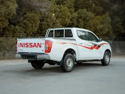 2022 Nissan Navara SE 2.5 Litres 4 Cylinders Petrol Engine White Red Pickup Truck GCC Specs MT